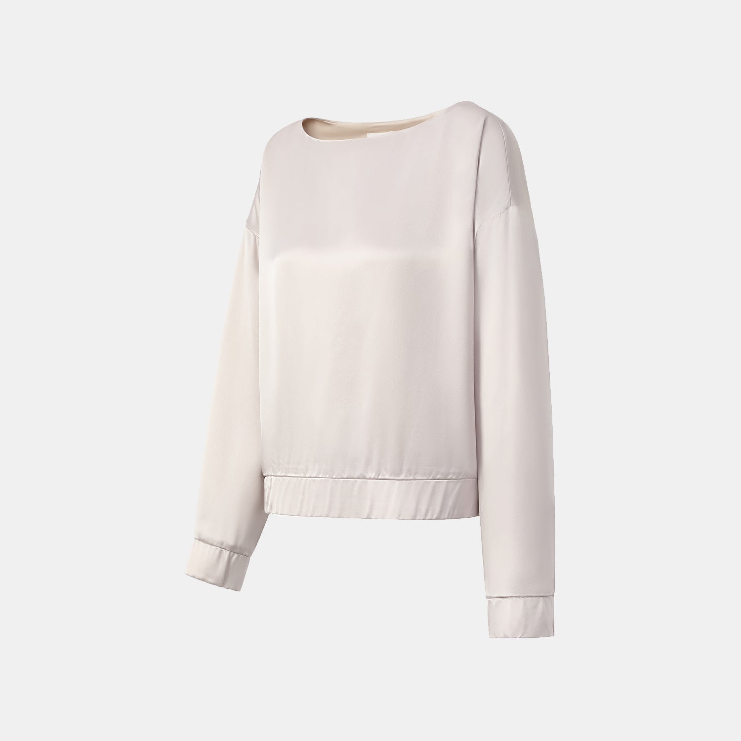 “Easy Go Chic.” 緞面醋酸休閒套裝—香檳白