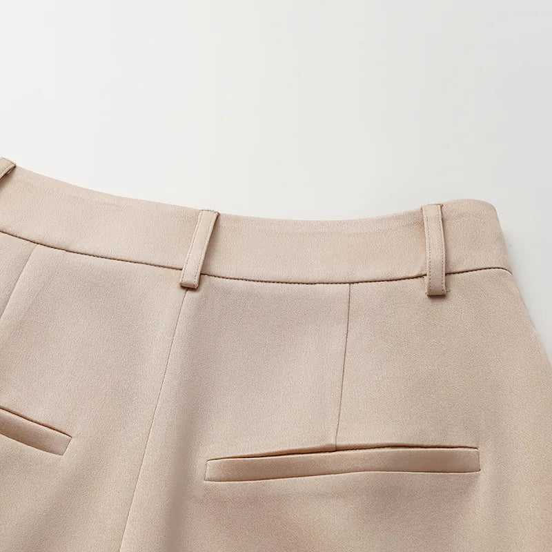 “英式優雅” 壓線西裝短褲— 裸色