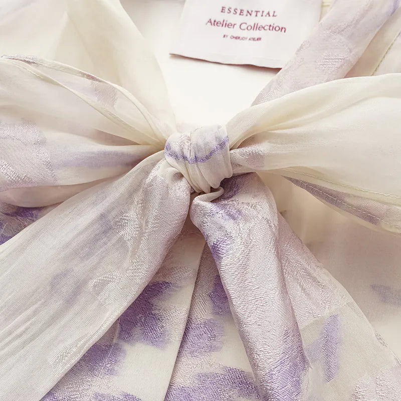 “Brunch at Ritz.” 義大利 Valentino 提花面料綁帶上衣