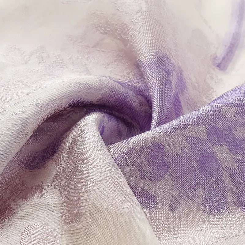 “Brunch at Ritz.” 義大利 Valentino 提花面料綁帶上衣