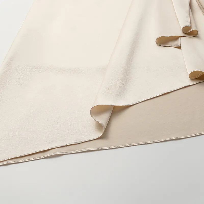 ”Date night elegance” 真絲不規則立體剪裁洋裝 —晨光白