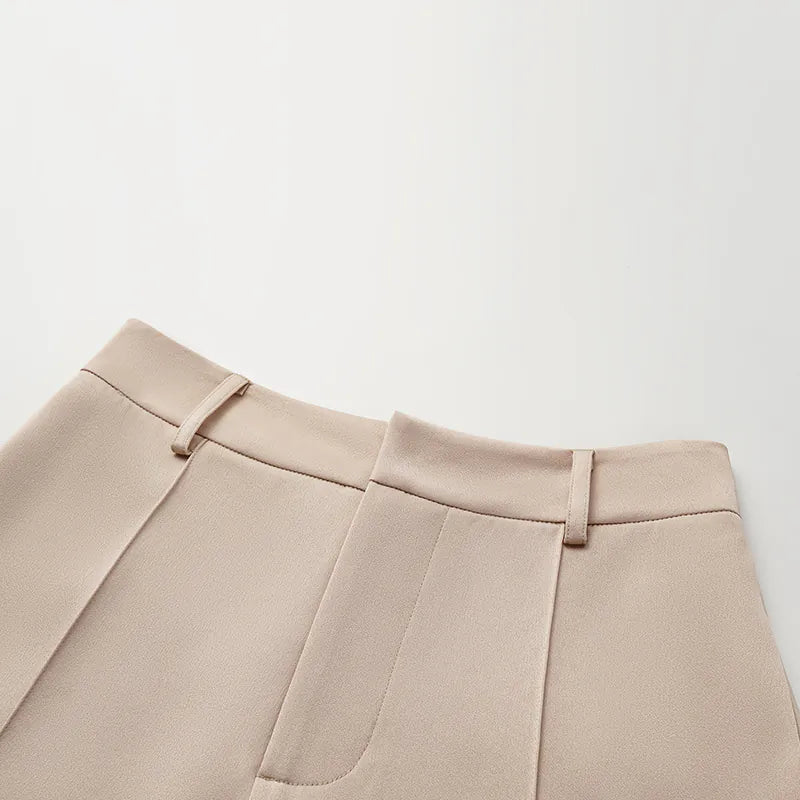 “英式優雅” 壓線西裝短褲— 裸色
