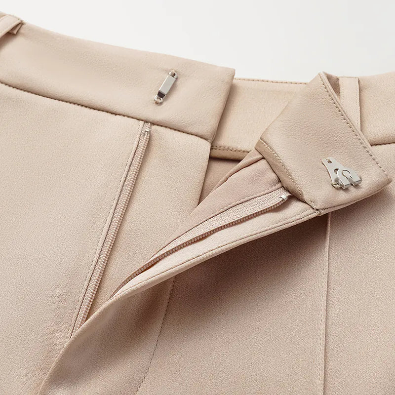 “英式優雅” 壓線西裝短褲— 裸色