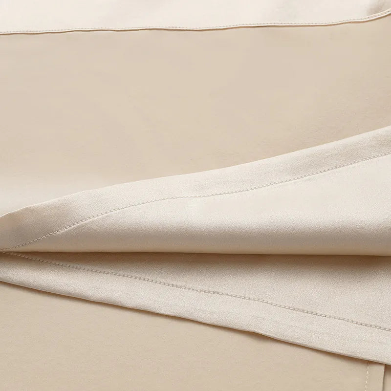 ”Date night elegance” 真絲不規則立體剪裁洋裝 —晨光白