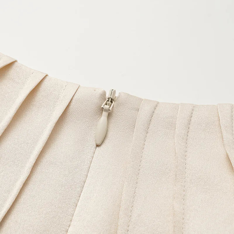 ”Date night elegance” 真絲不規則立體剪裁洋裝 —晨光白