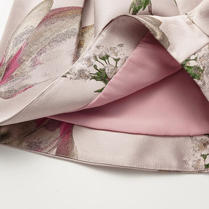 "Imperial Garden Teatime" Italian jacquard shorts - Magnolia 