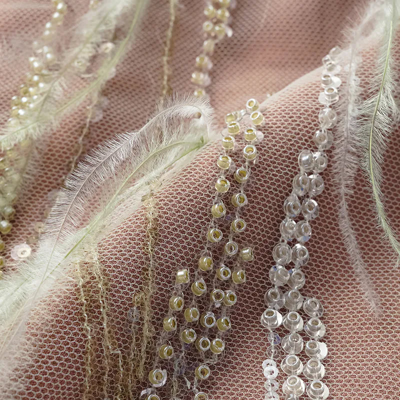 “Welcome to my party.” 珠繡羽毛工藝短褲