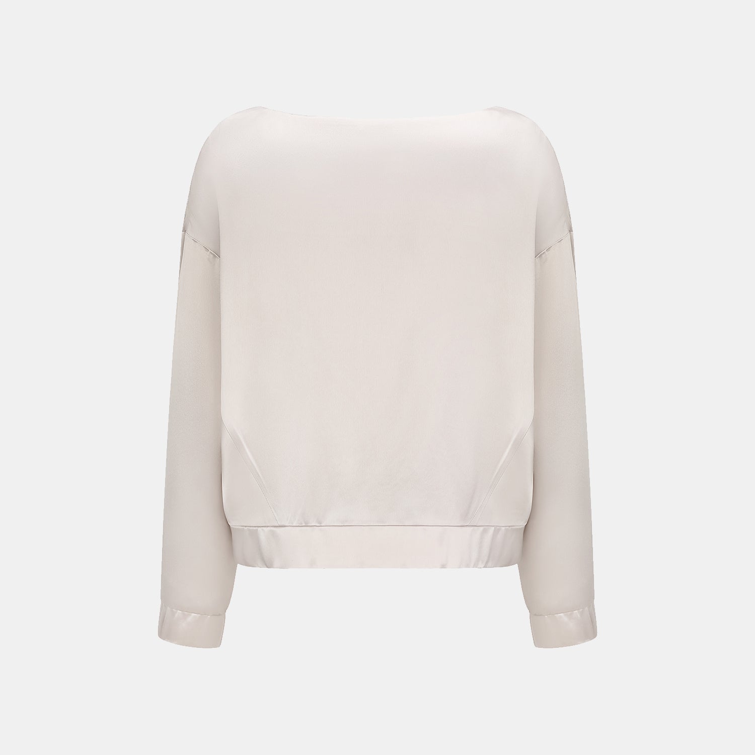 “Easy Go Chic.” 緞面醋酸休閒套裝—香檳白