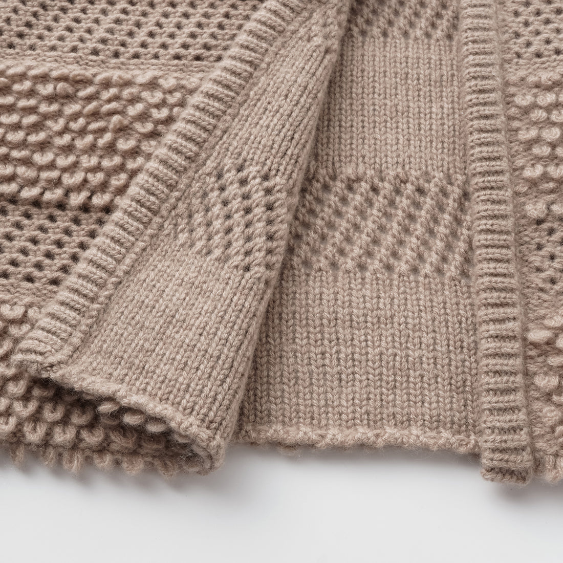 “Winter Diary” 100% Cashmere雲絨立體羽圈針織開衫—Field Fluff穗野絮棕
