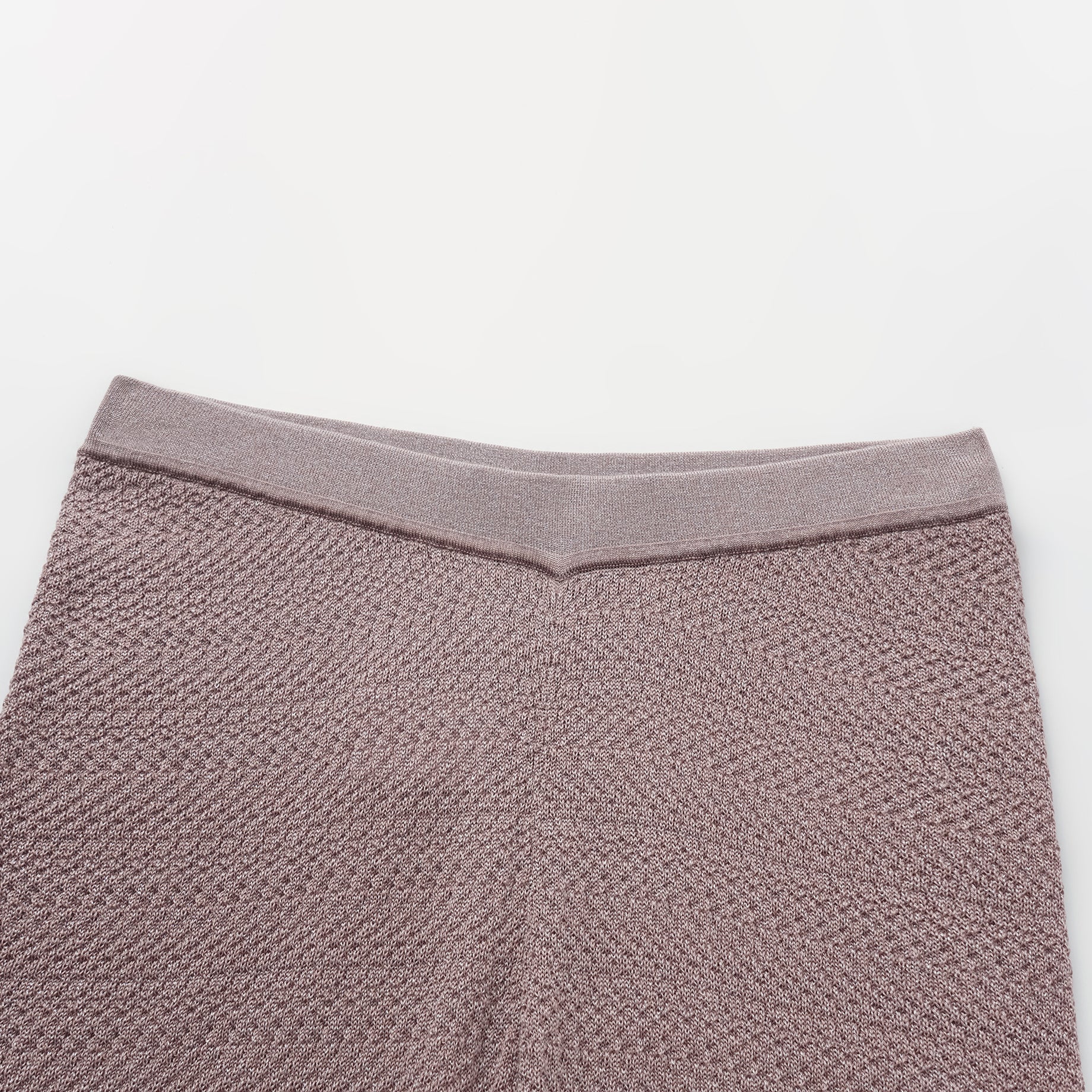 “Hug to Sleep.” 雲感絲柔輕織居家長褲—沉靜