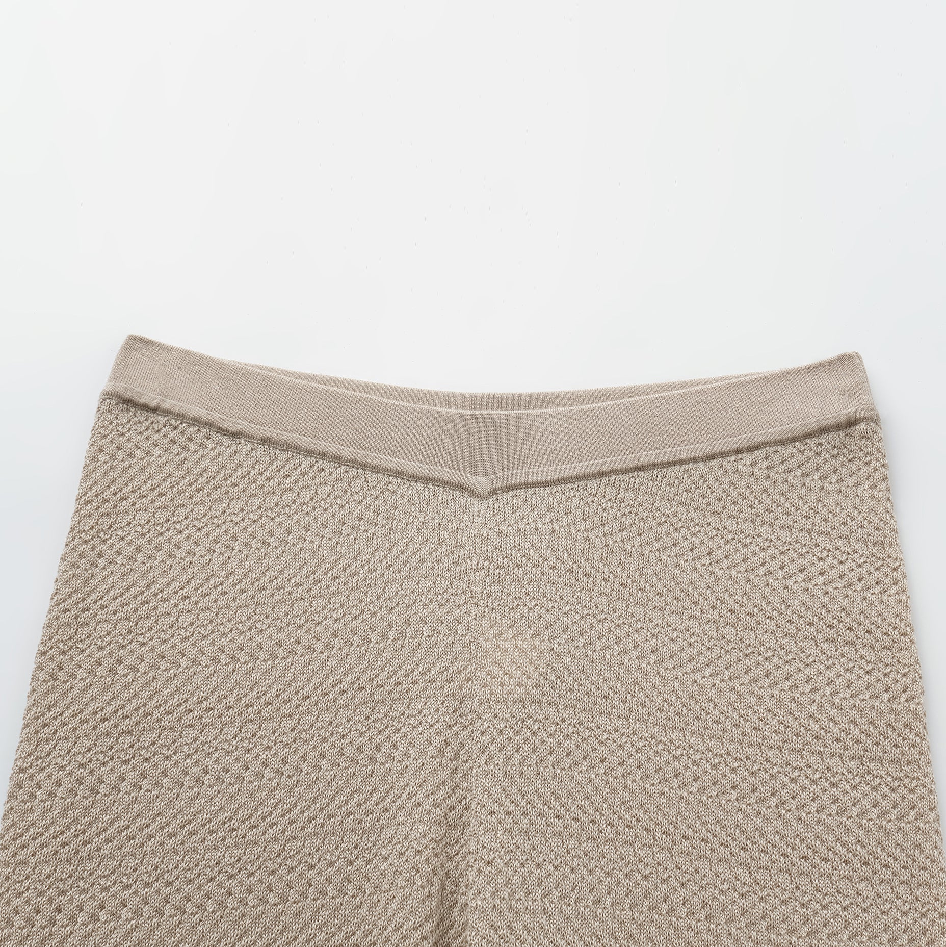 "Hug to Sleep." 雲感絲柔輕織居家長褲—夢落