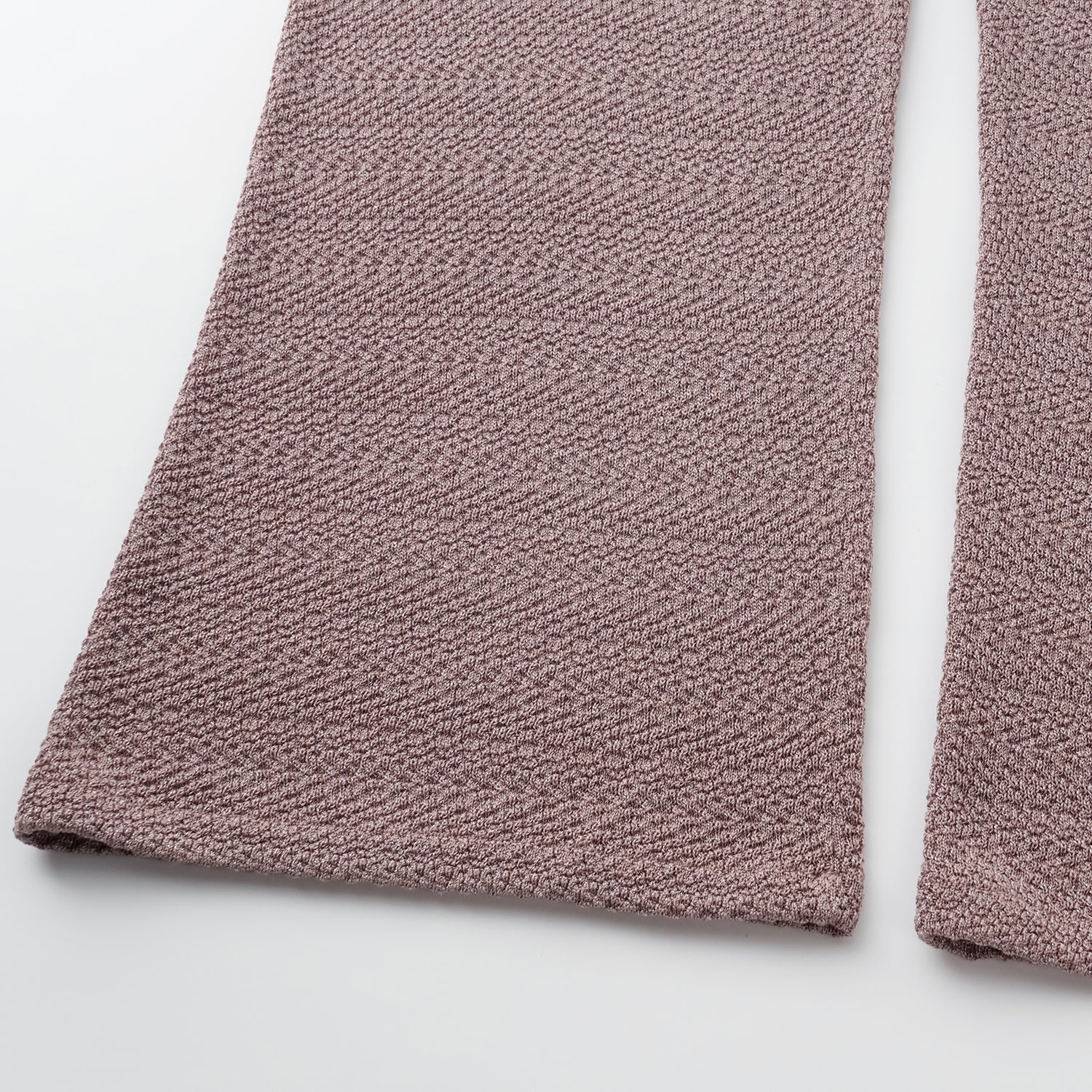 “Hug to Sleep.” 雲感絲柔輕織居家長褲—沉靜