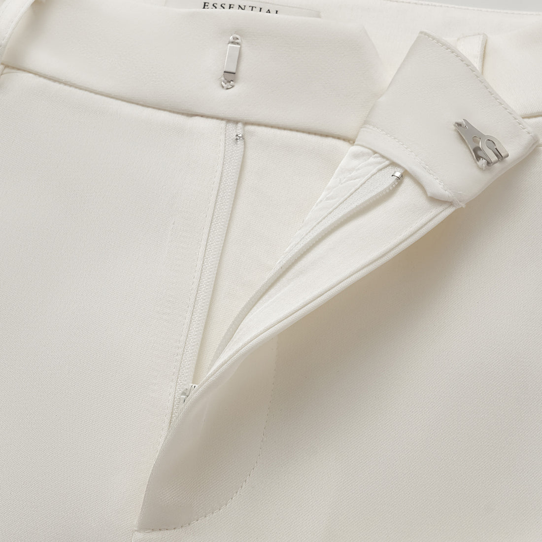 "Easy-go Chic" Heavy Acetate Cropped Pants - Simple White 