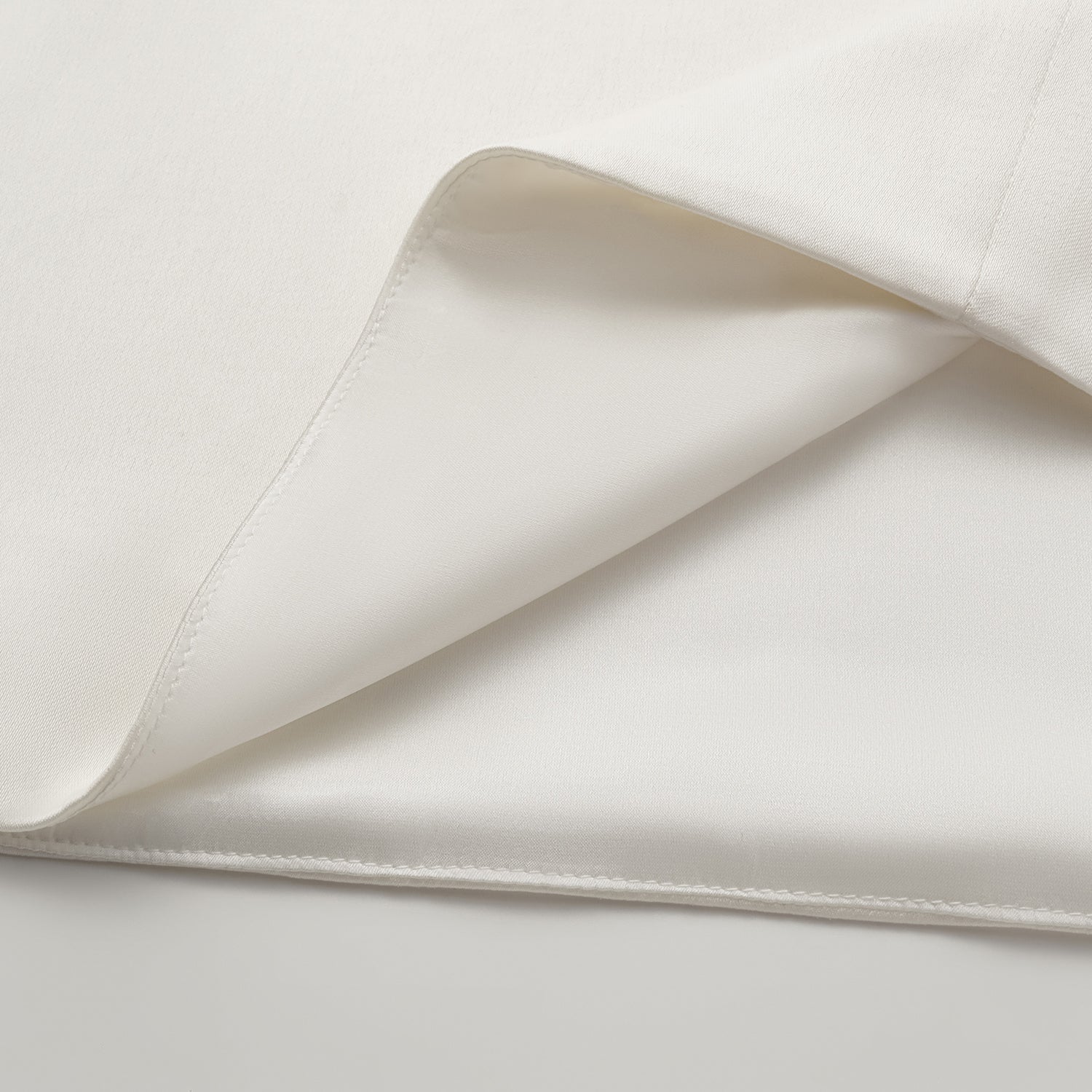 “Easy-go Chic” 重磅醋酸休閒罩衫—簡光白