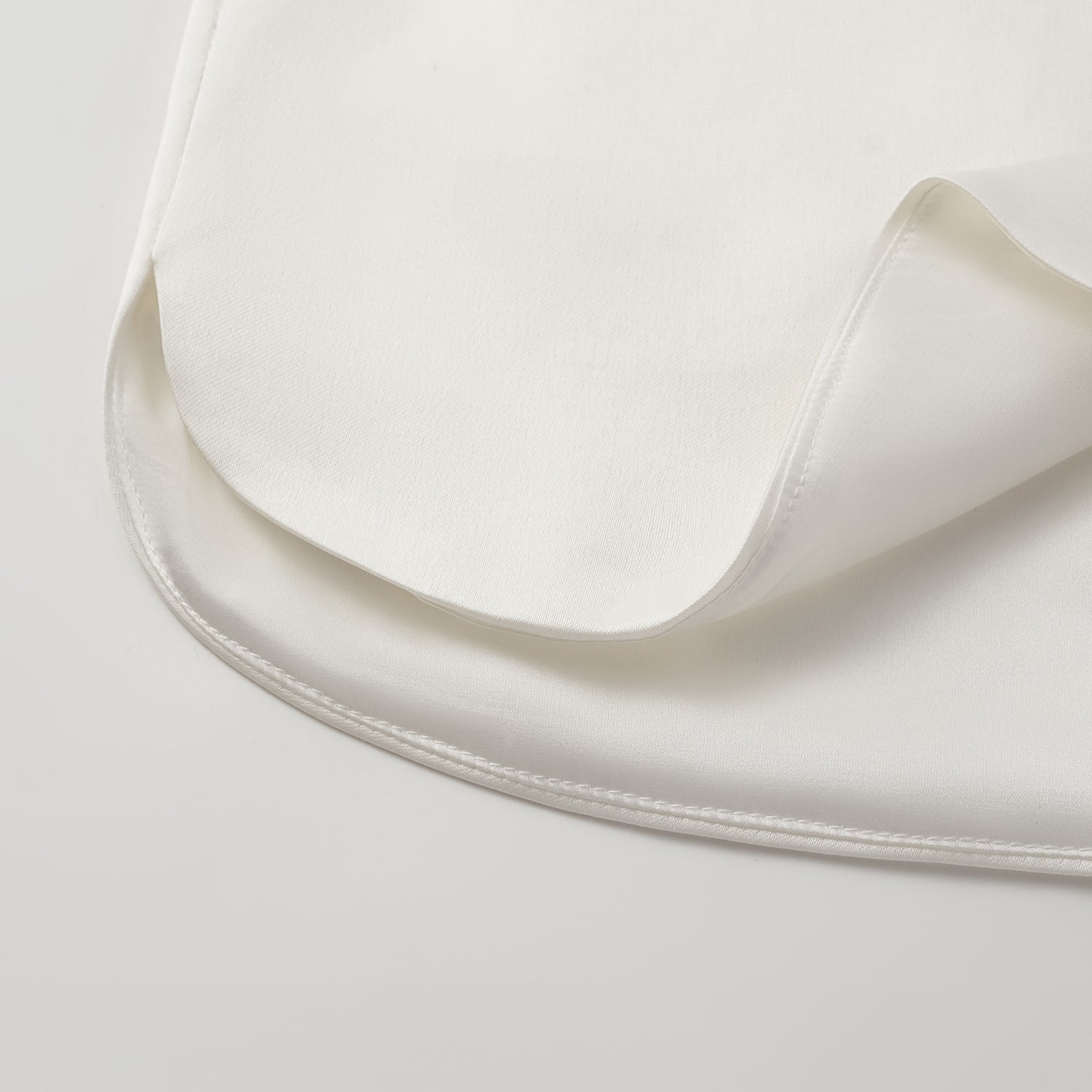 “Easy-go Chic” 重磅醋酸休閒短褲—簡光白