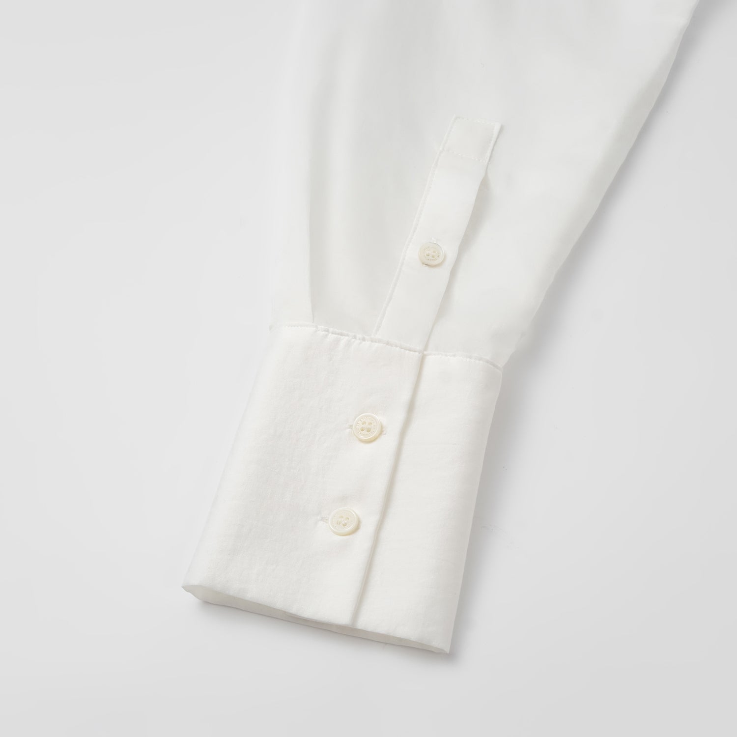 “知性時刻” 天絲緞面雪紡Oversized襯衫—簡白