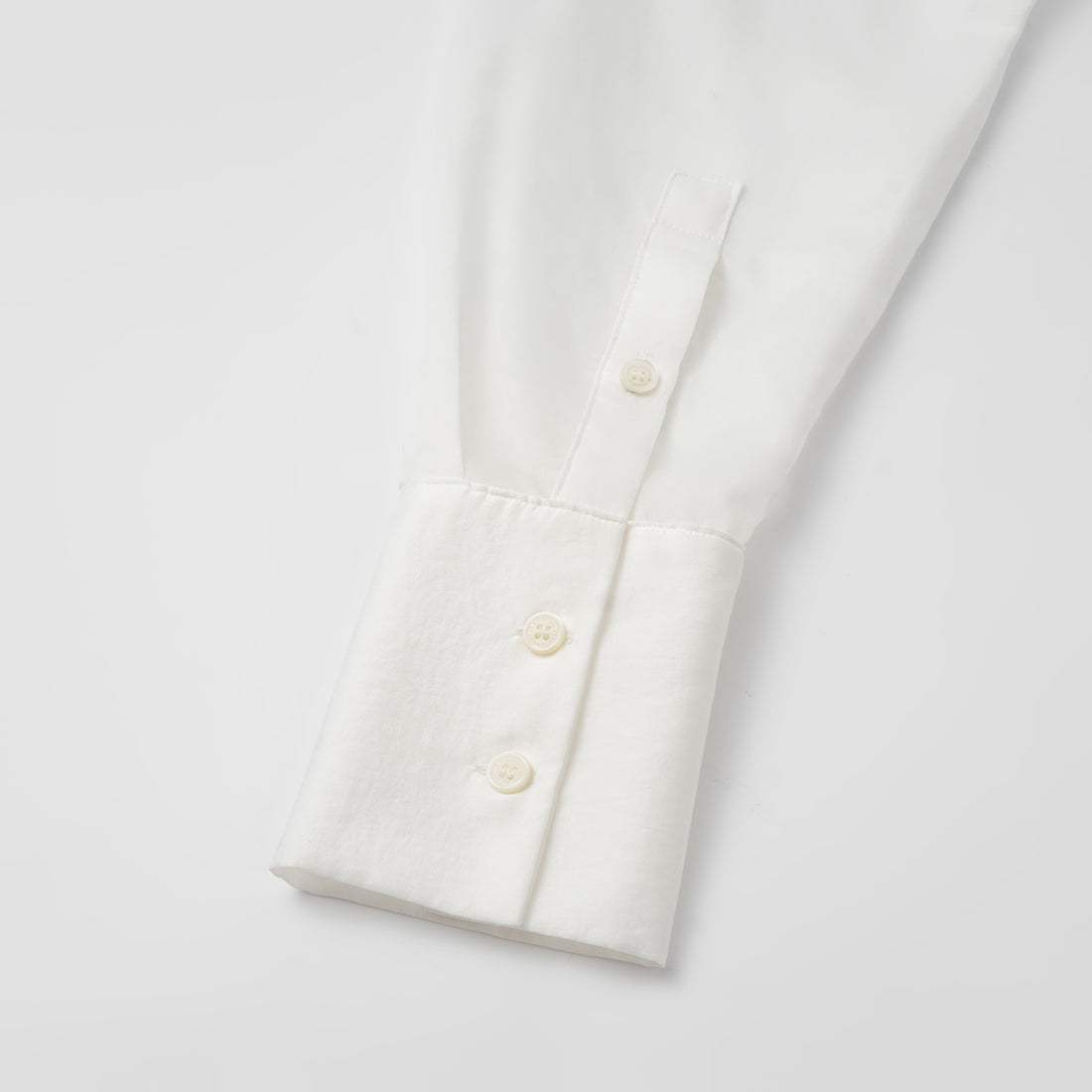 “知性時刻” 天絲緞面雪紡Oversized襯衫—簡白