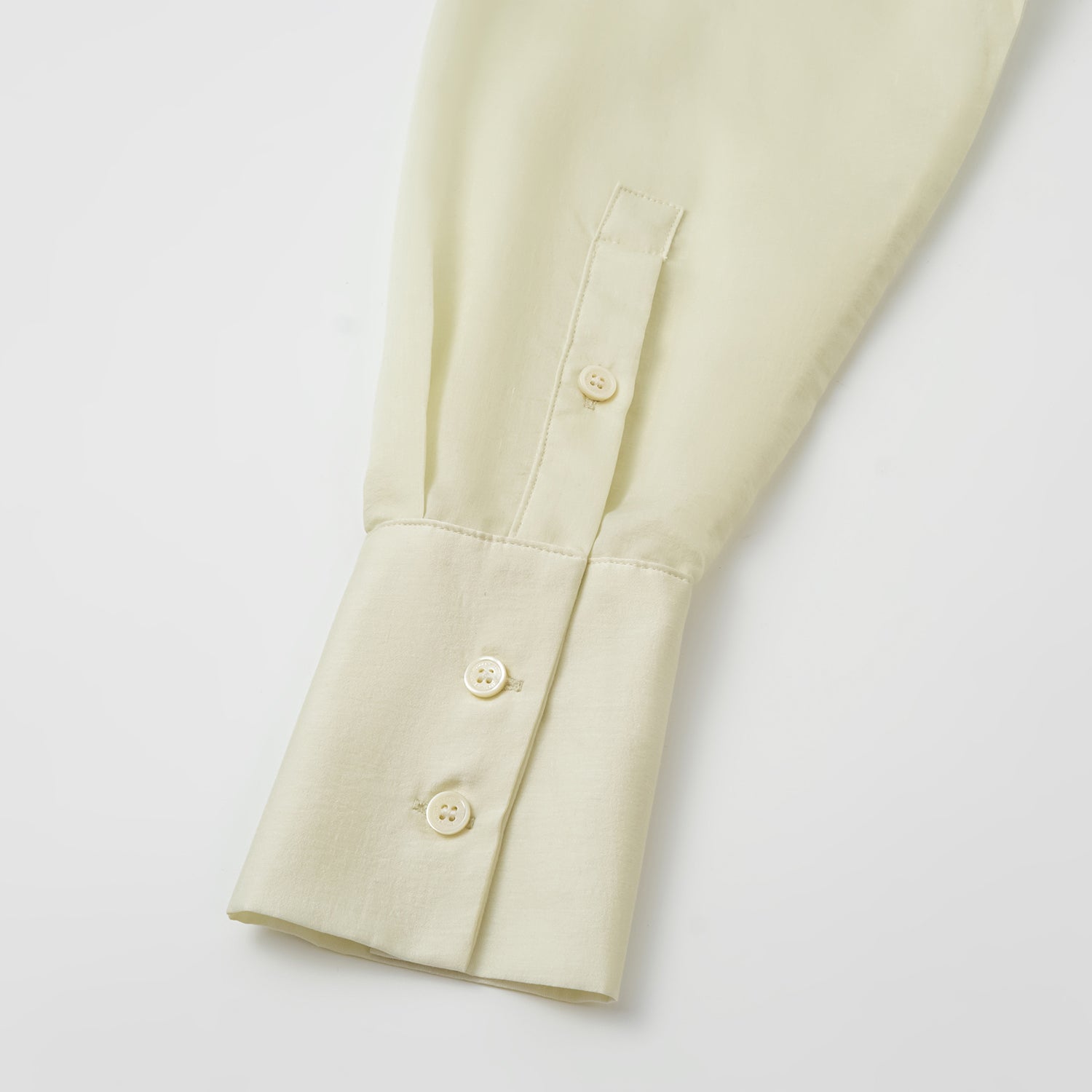 “知性時刻” 天絲緞面雪紡Oversized襯衫—鵝黃