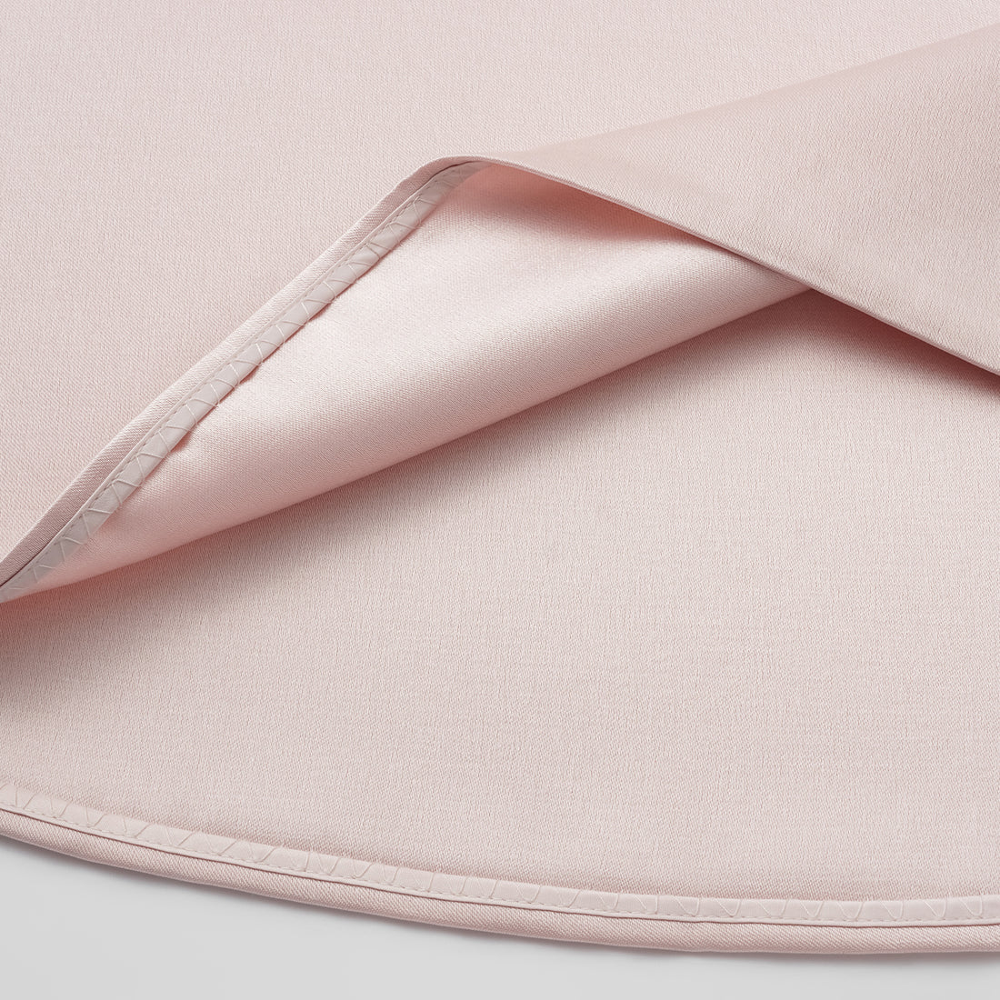 "Weekend at Monaco." 重磅緞面拼接工藝背心 — Pink