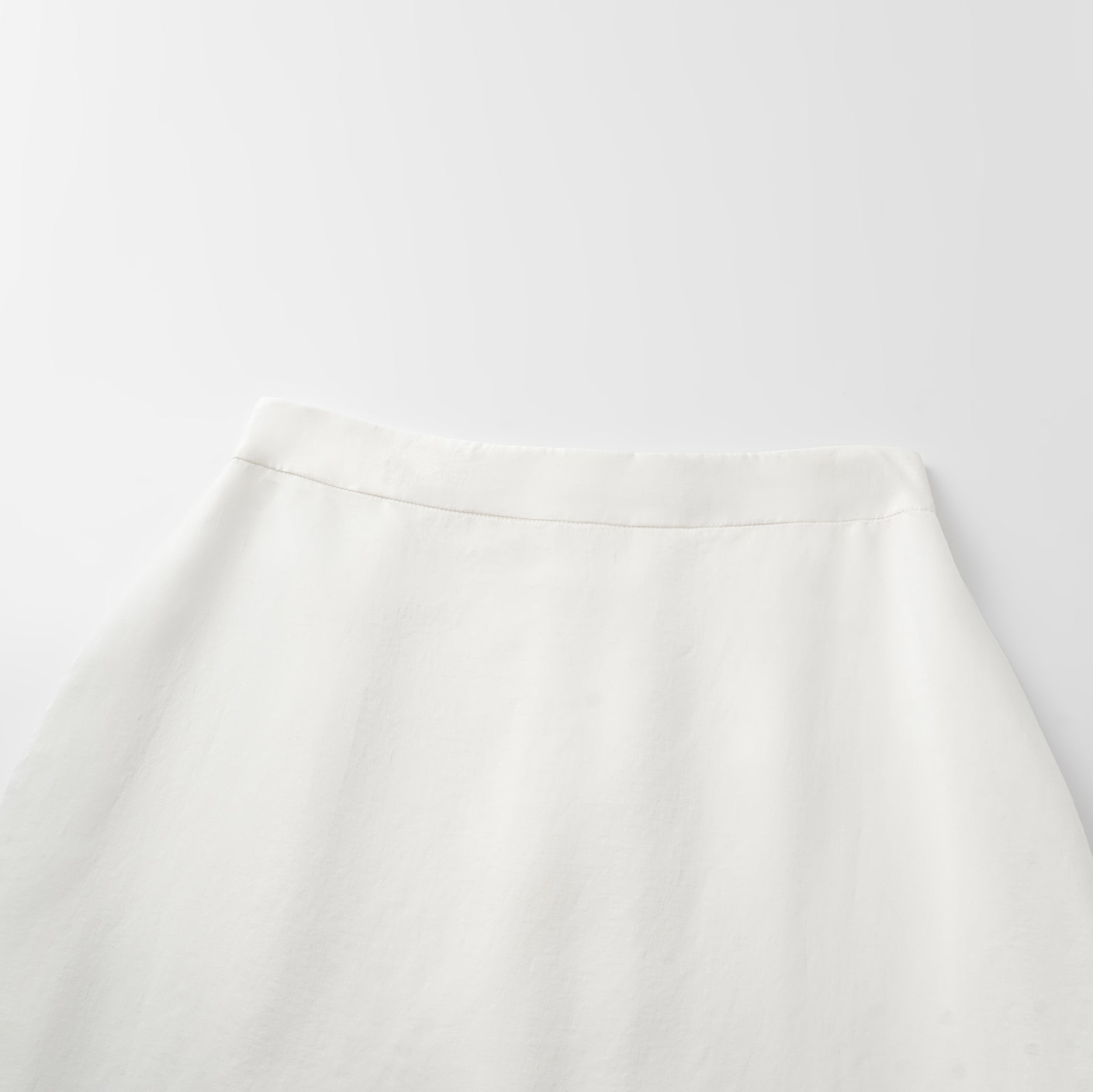 “知性時刻” 天絲緞面雪紡鉛筆裙—簡白