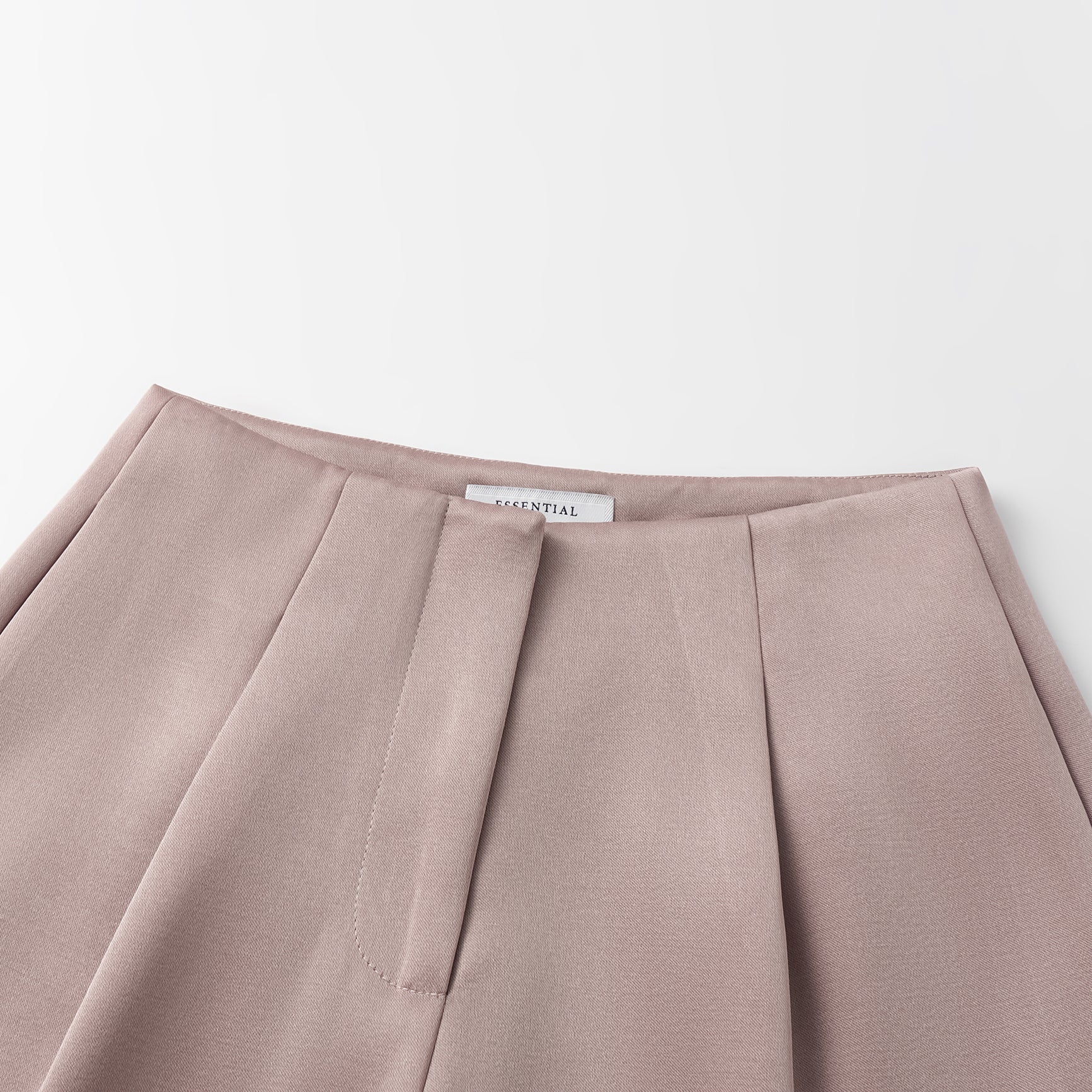 "Weekend at Monaco." 重磅緞面短褲 — Taupe