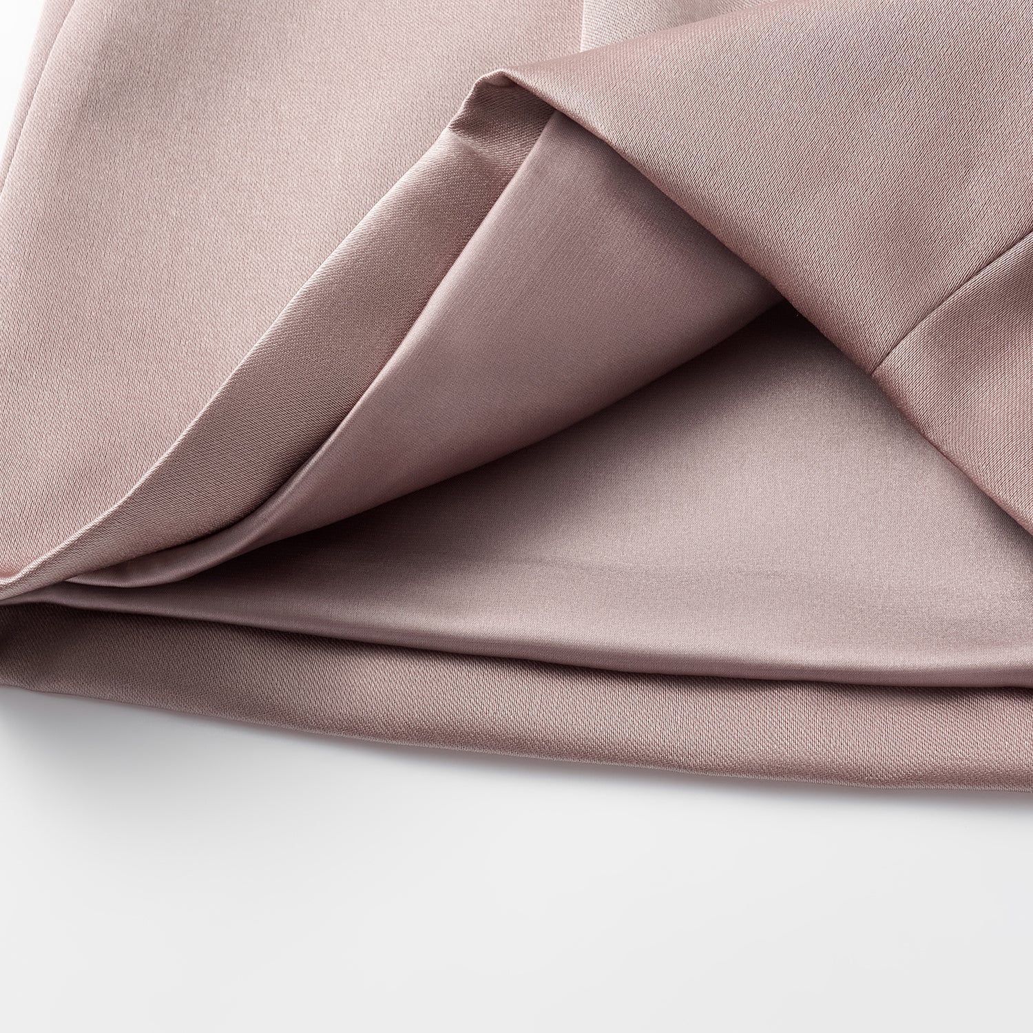 "Weekend at Monaco." 重磅緞面短褲 — Taupe