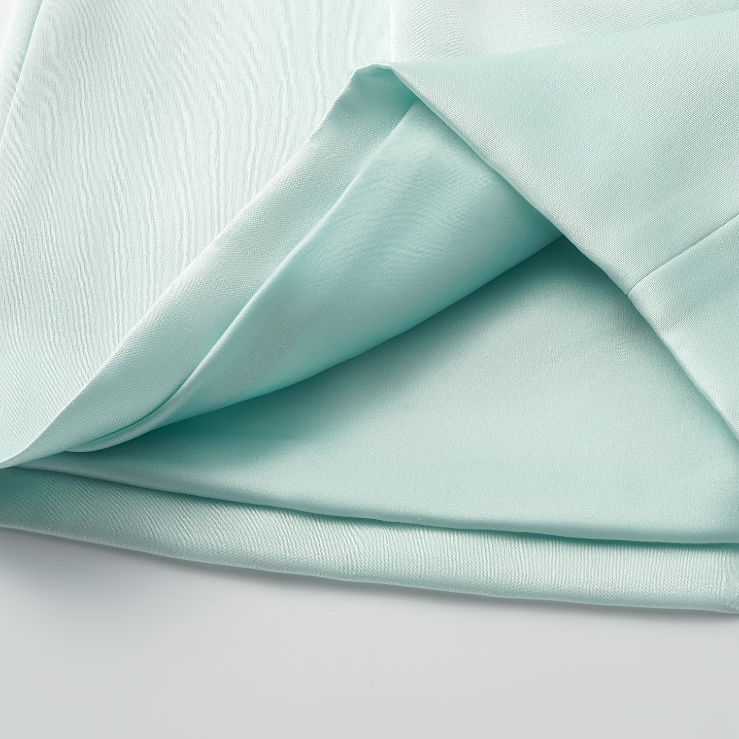 "Weekend at Monaco." 重磅緞面短褲 — Mint