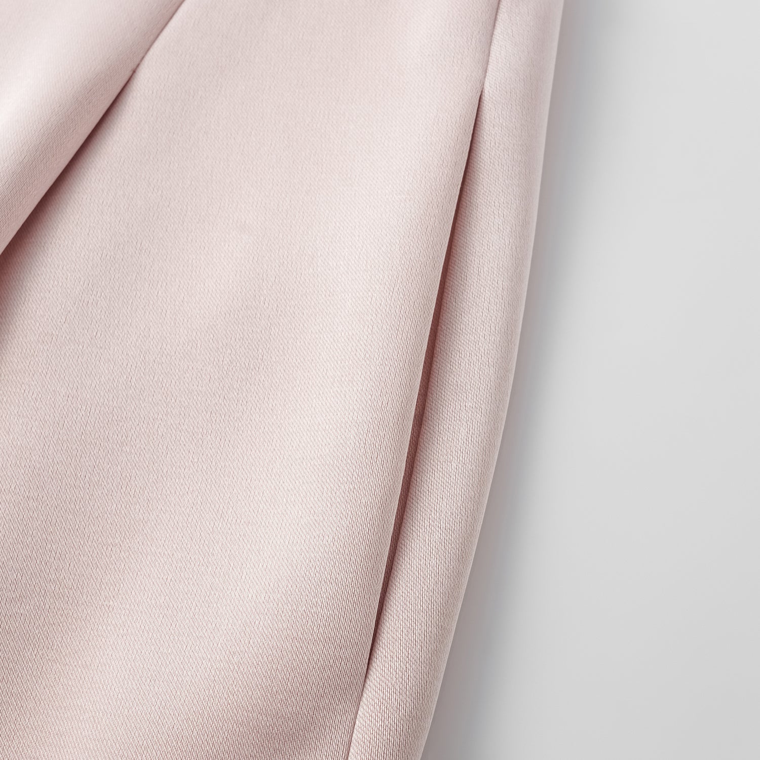 "Weekend at Monaco." 重磅緞面短褲 — Pink