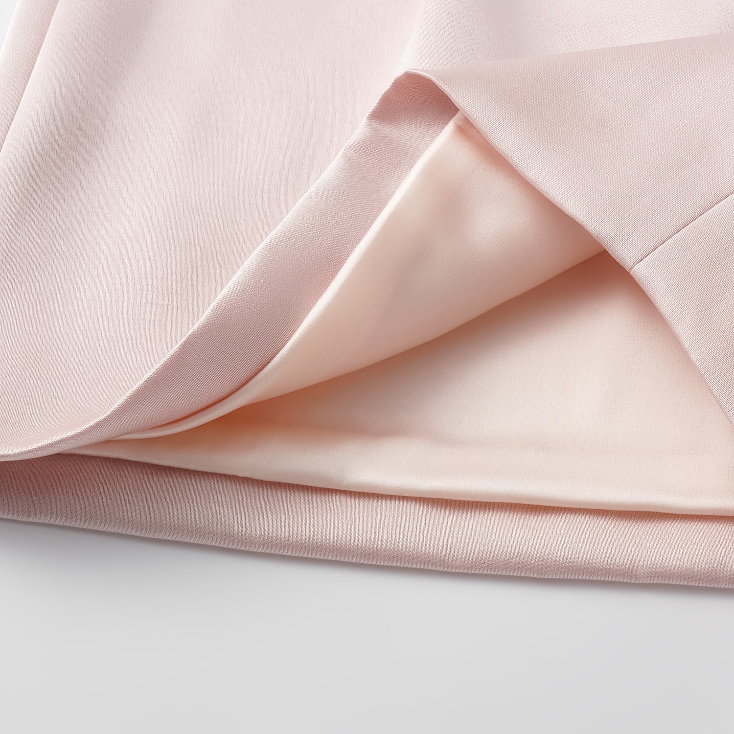 "Weekend at Monaco." 重磅緞面短褲 — Pink