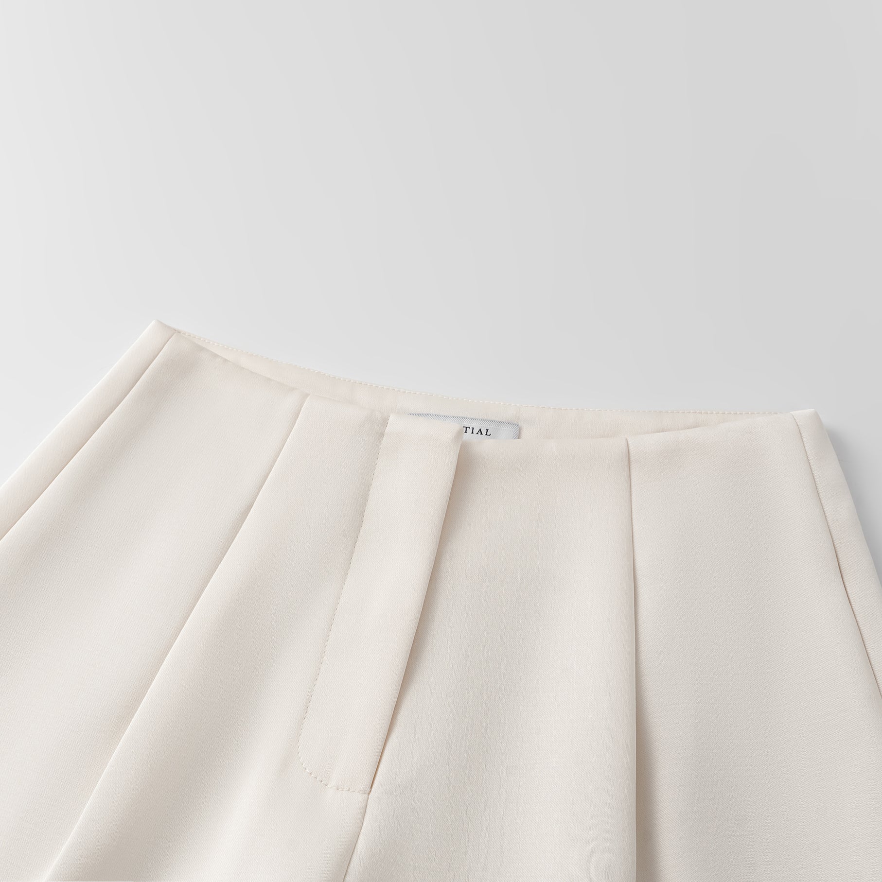 "Weekend at Monaco." 重磅緞面短褲 — Ivory