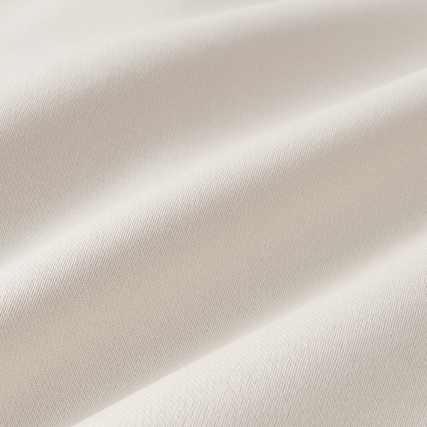 "Weekend at Monaco." 重磅緞面短褲 — Ivory