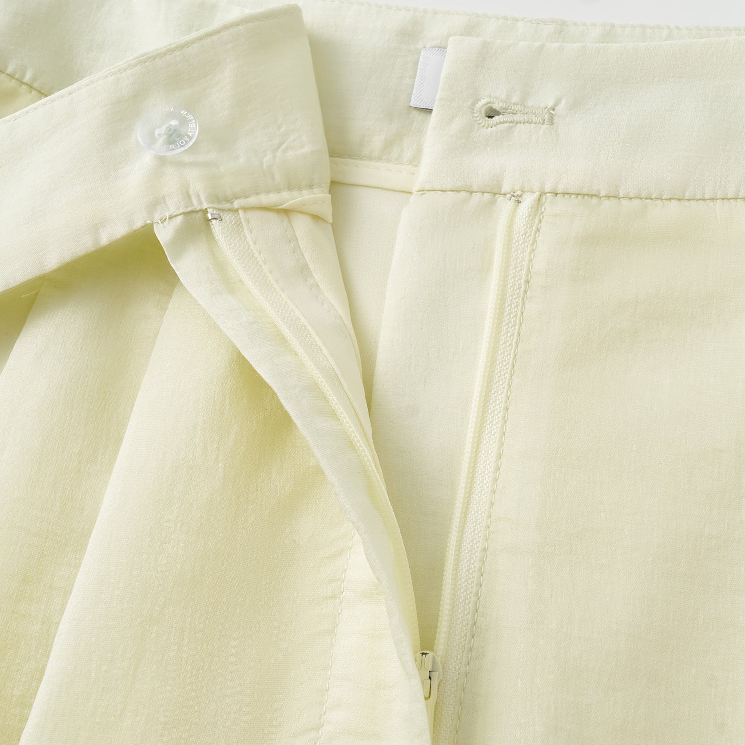 “知性時刻” 天絲緞面雪紡短褲—鵝黃