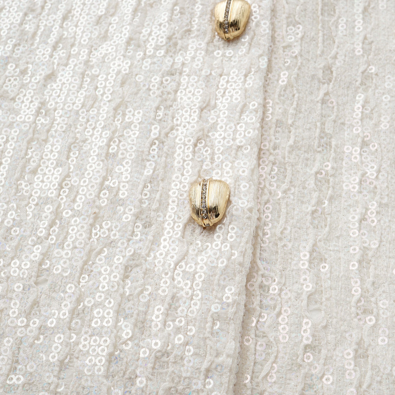 "Weekend at Monaco." 鏤花工藝亮片蕾絲襯衫—Moonlit Luster 盧卡月光