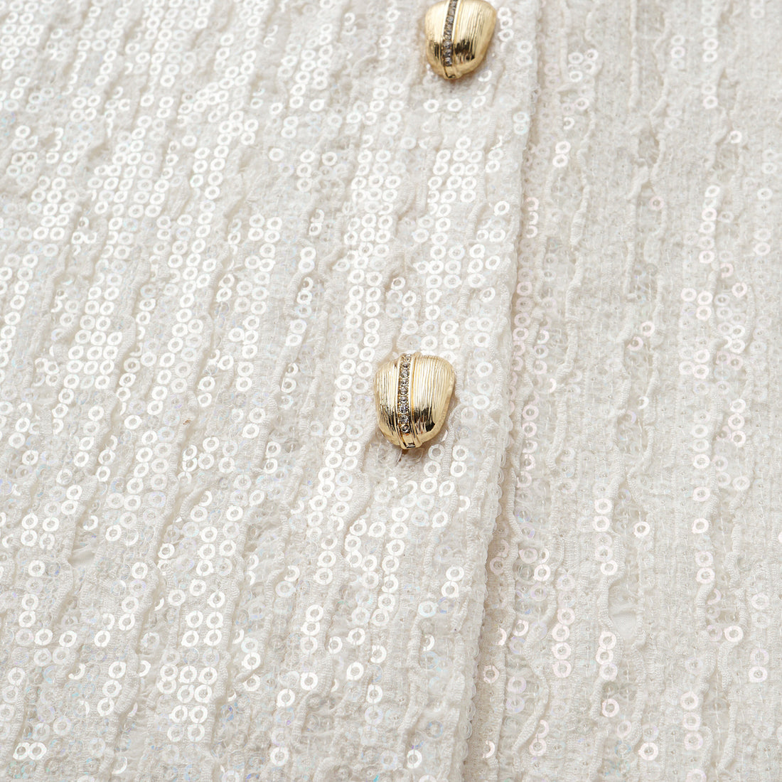 "Weekend at Monaco." 鏤花工藝亮片蕾絲襯衫—Moonlit Luster 盧卡月光