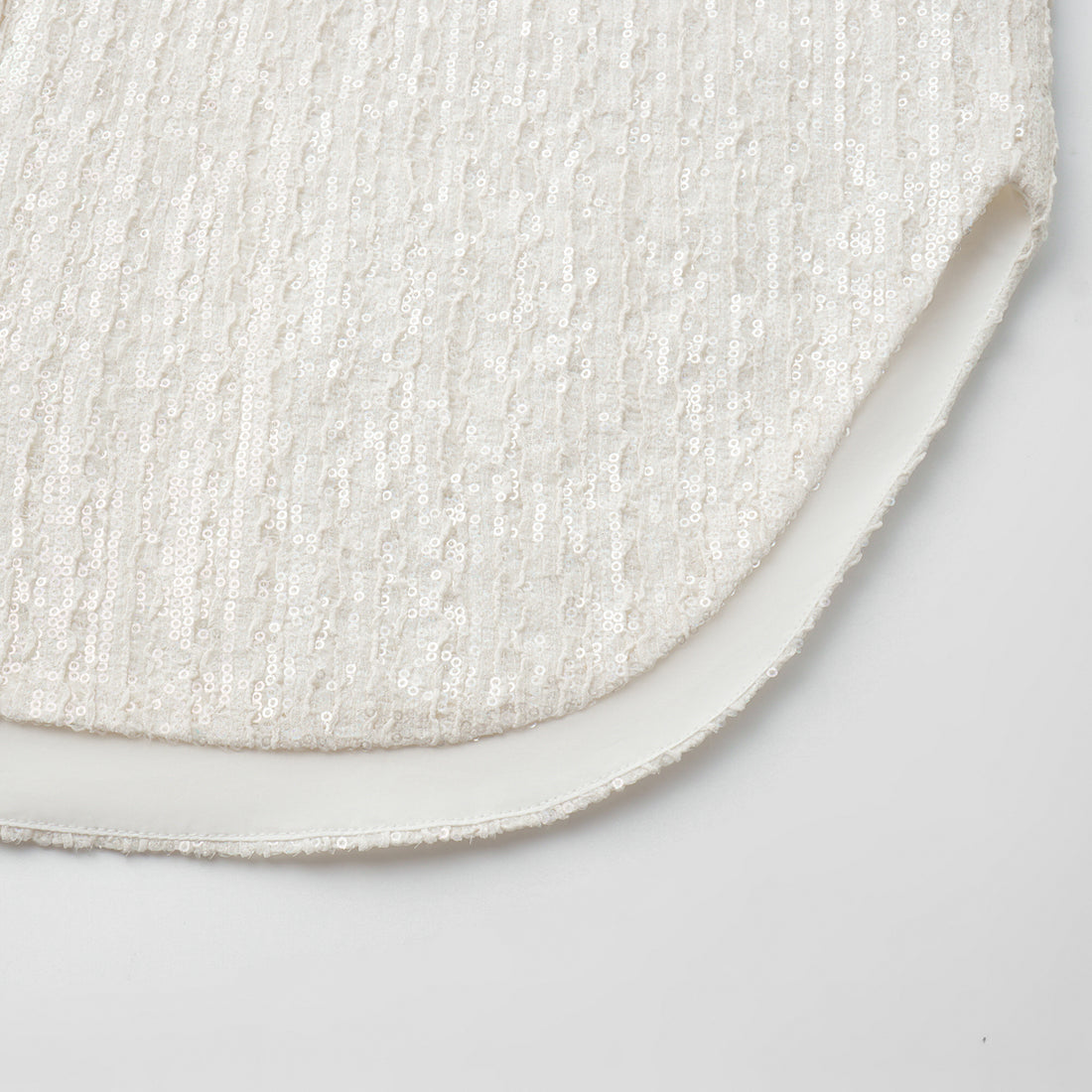 "Weekend at Monaco." 鏤花工藝亮片蕾絲襯衫—Moonlit Luster 盧卡月光