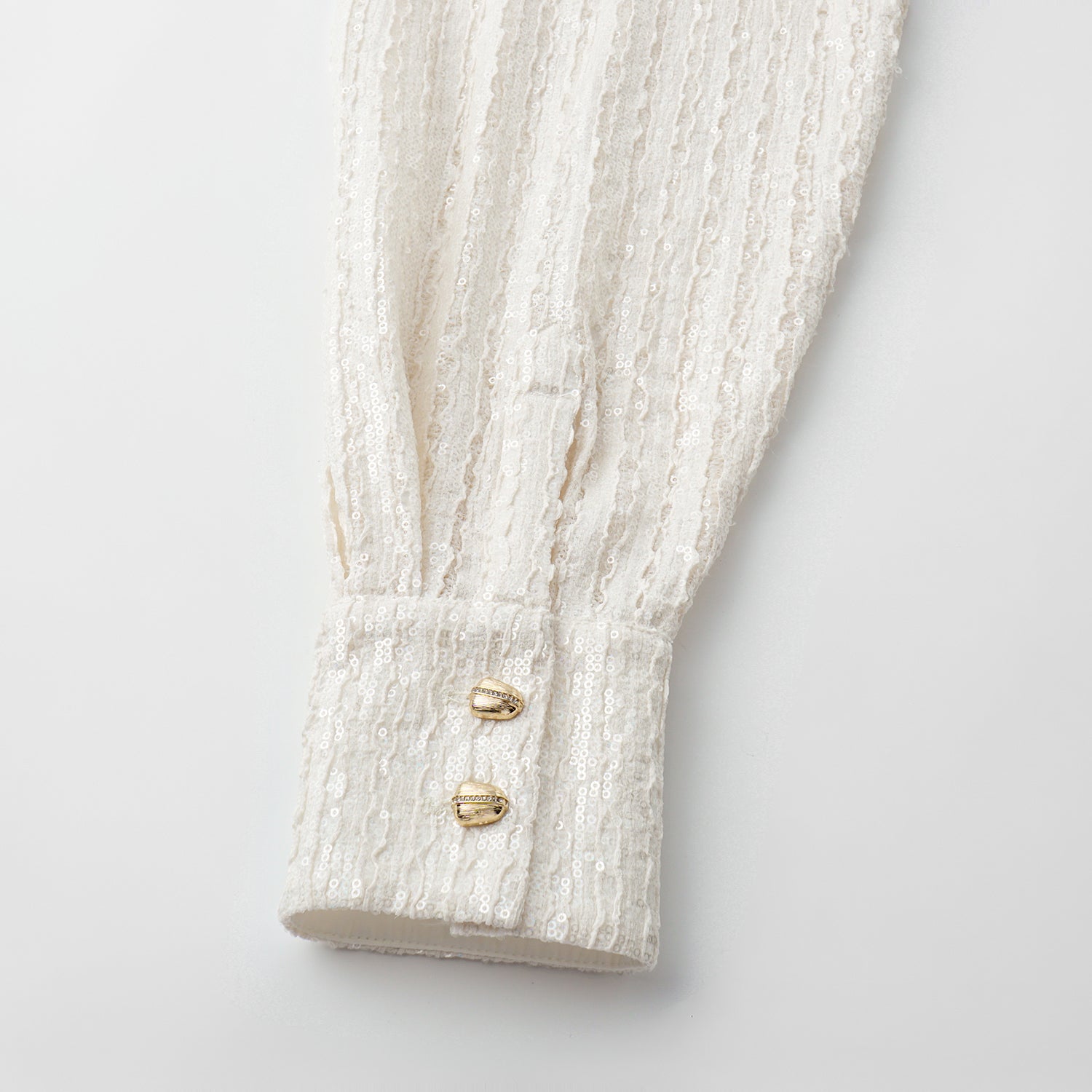 "Weekend at Monaco." 鏤花工藝亮片蕾絲襯衫—Moonlit Luster 盧卡月光