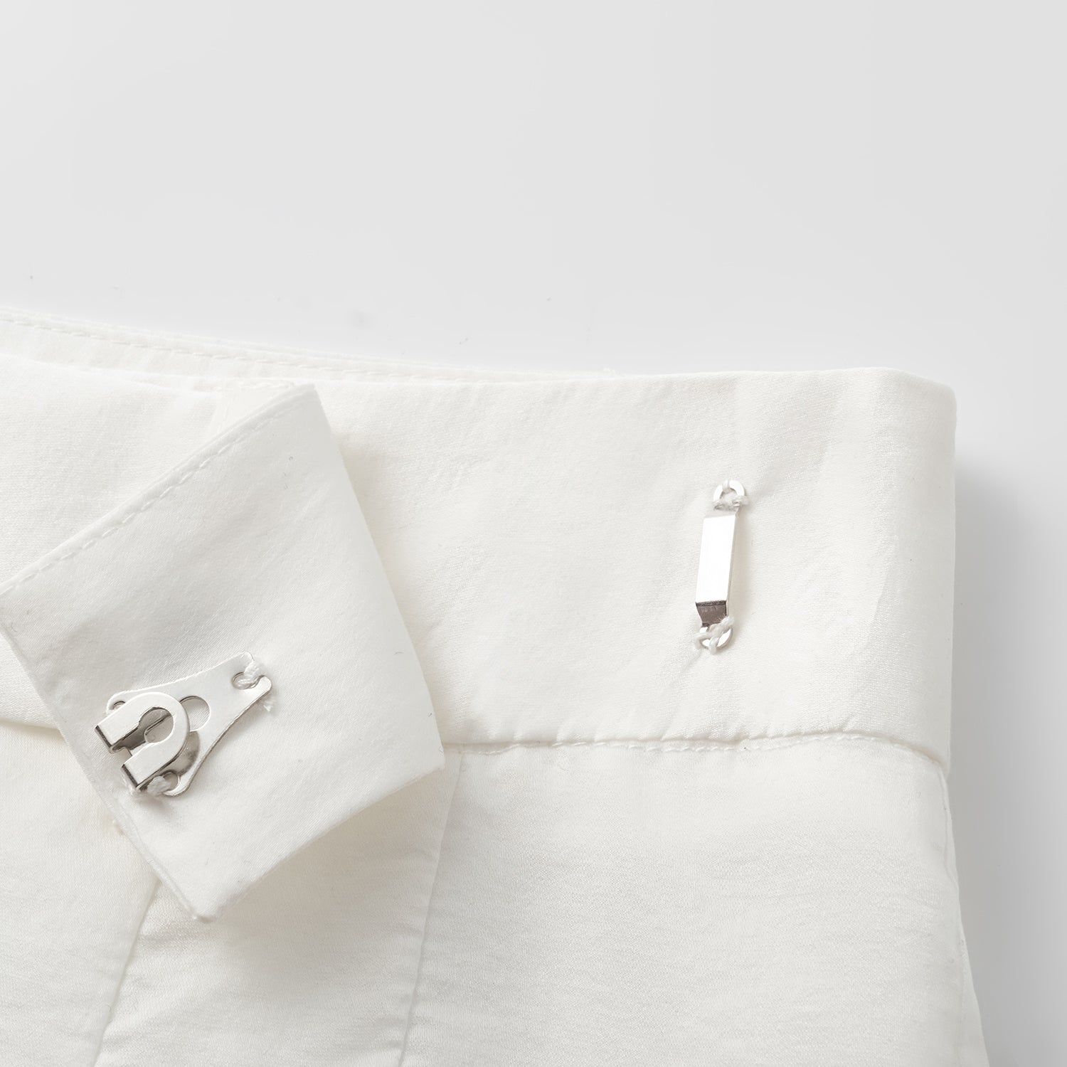 “知性時刻” 天絲緞面雪紡短褲—簡白