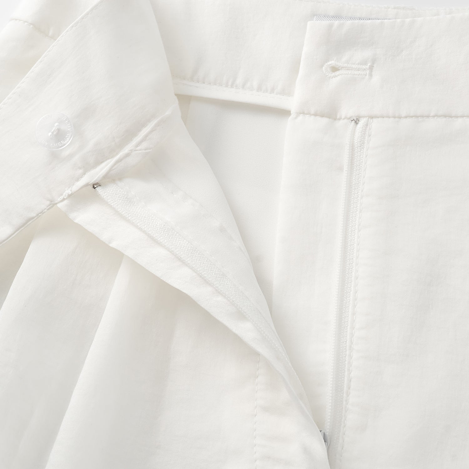 “知性時刻” 天絲緞面雪紡短褲—簡白