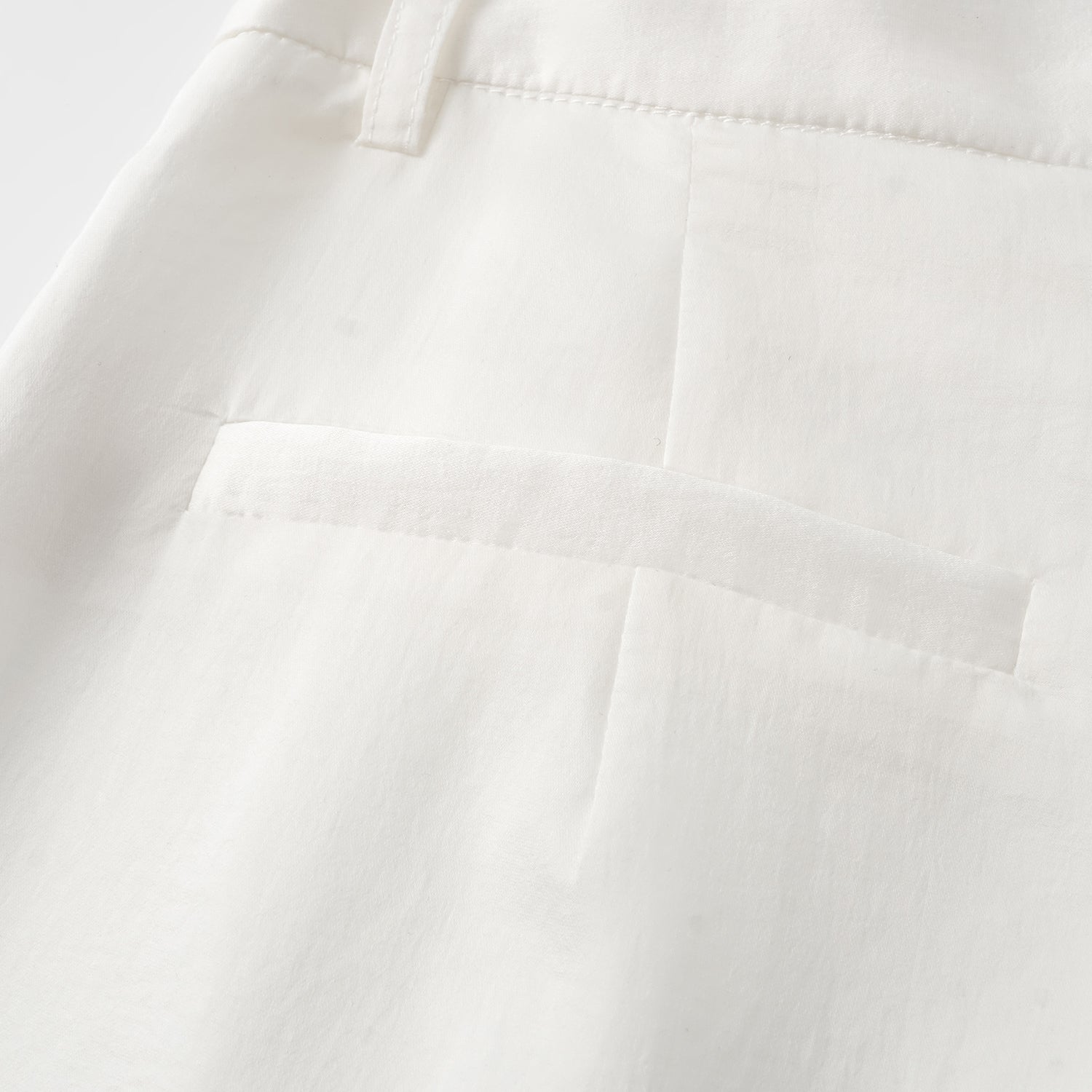 “知性時刻” 天絲緞面雪紡短褲—簡白