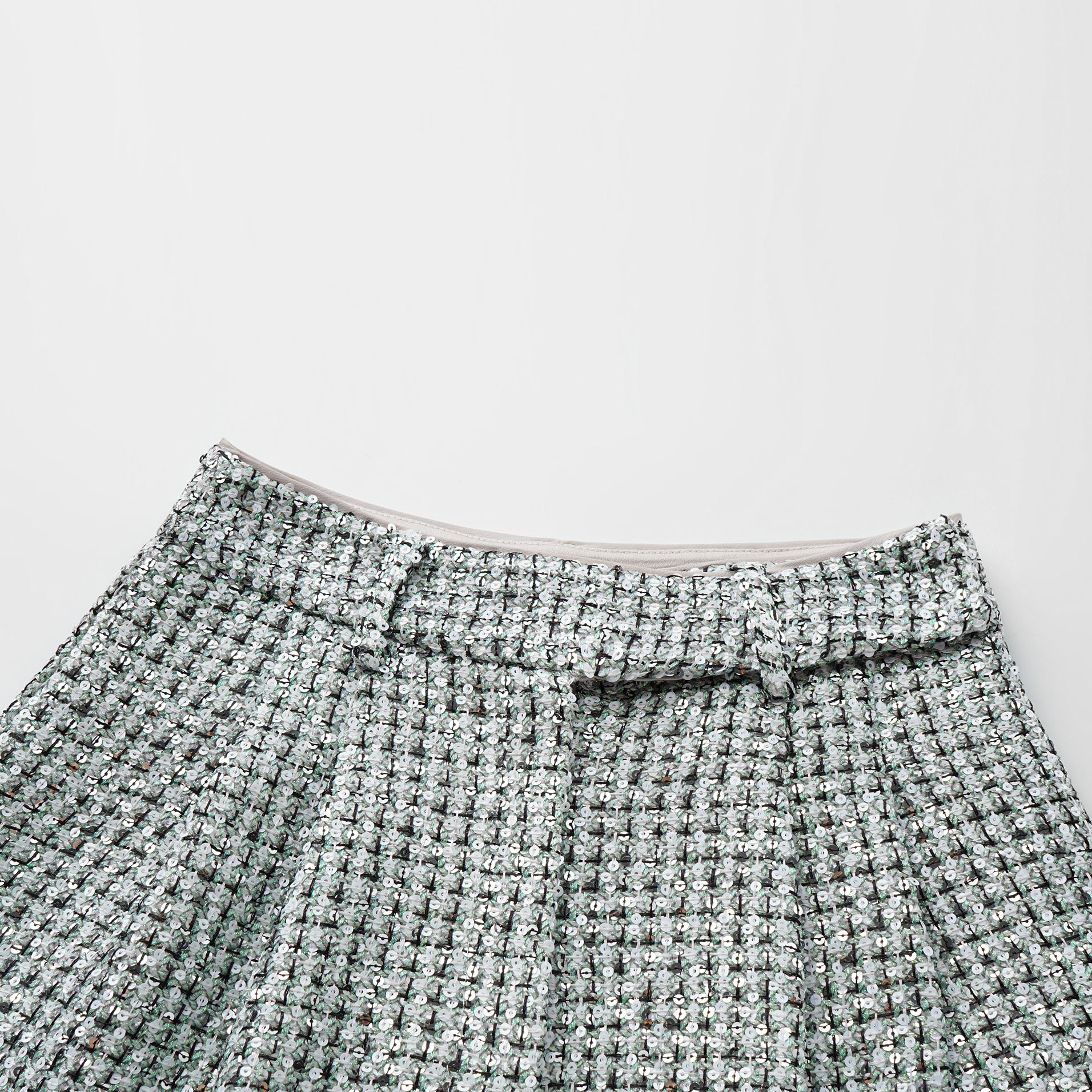 “Weekend at Monaco” 彩織亮片鑲藝花呢短褲—Chartreuse Swizzle夏翠絲旋舞