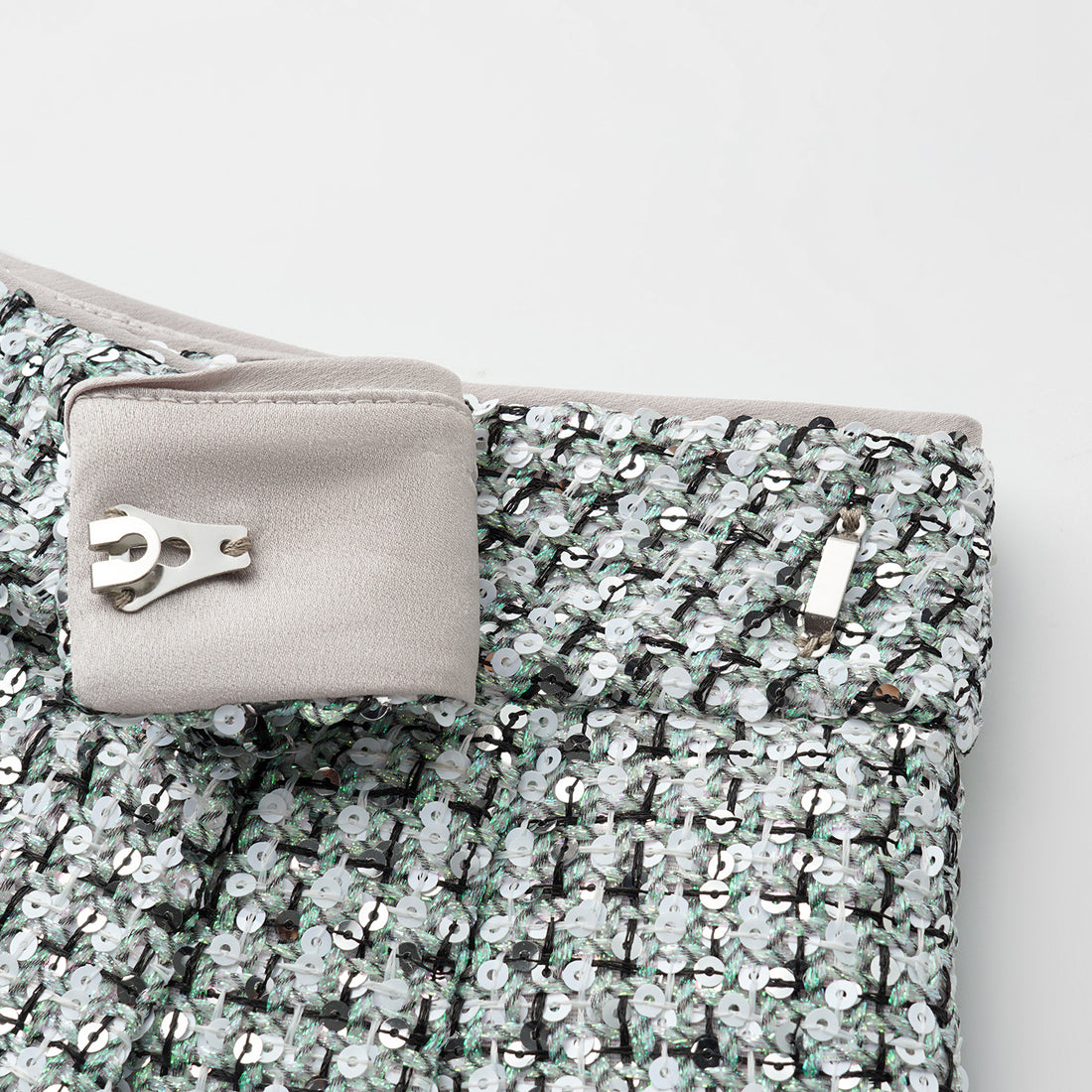 “Weekend at Monaco” 彩織亮片鑲藝花呢短褲—Chartreuse Swizzle夏翠絲旋舞