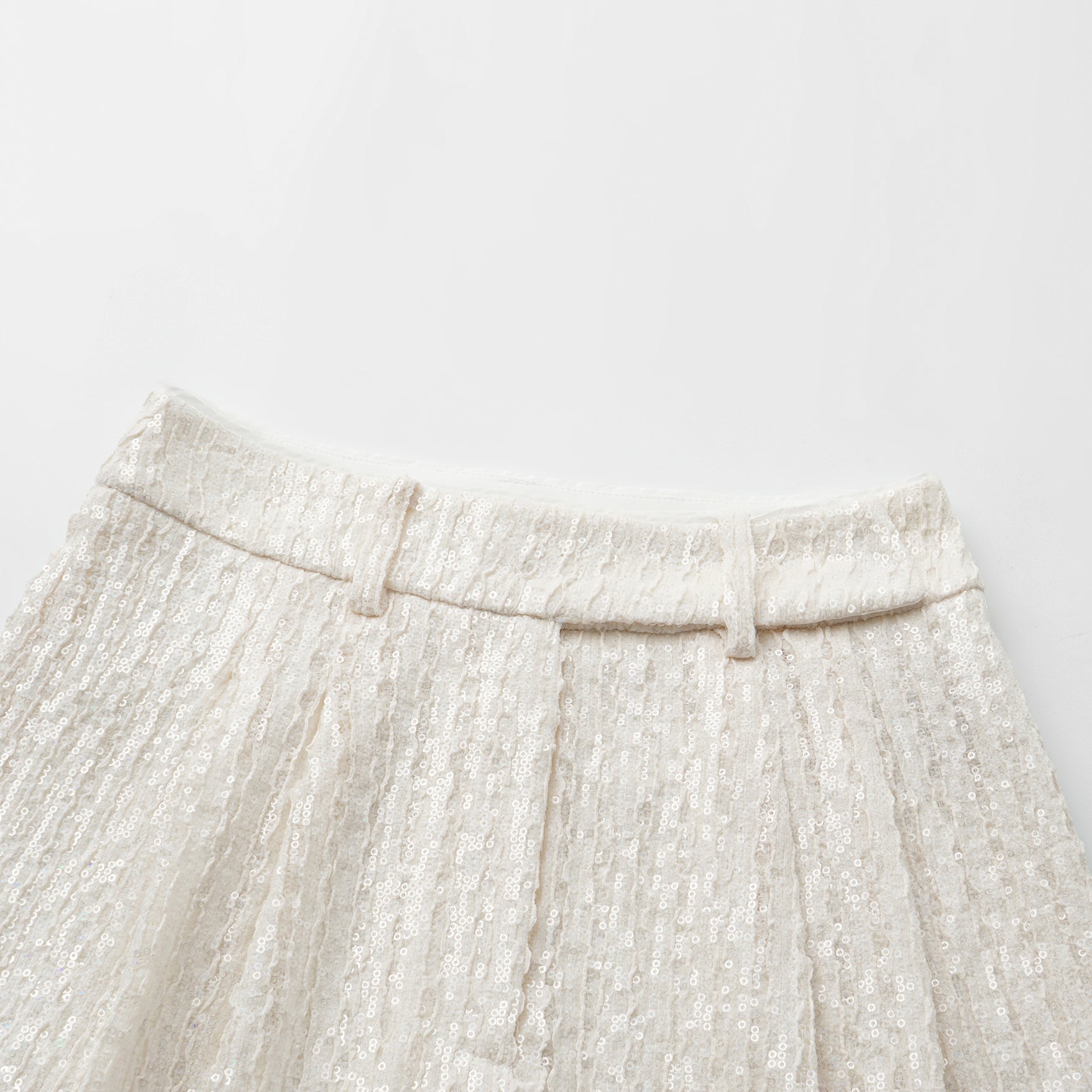 "Weekend at Monaco." 鏤花工藝亮片蕾絲短褲—Moonlit Luster 盧卡月光