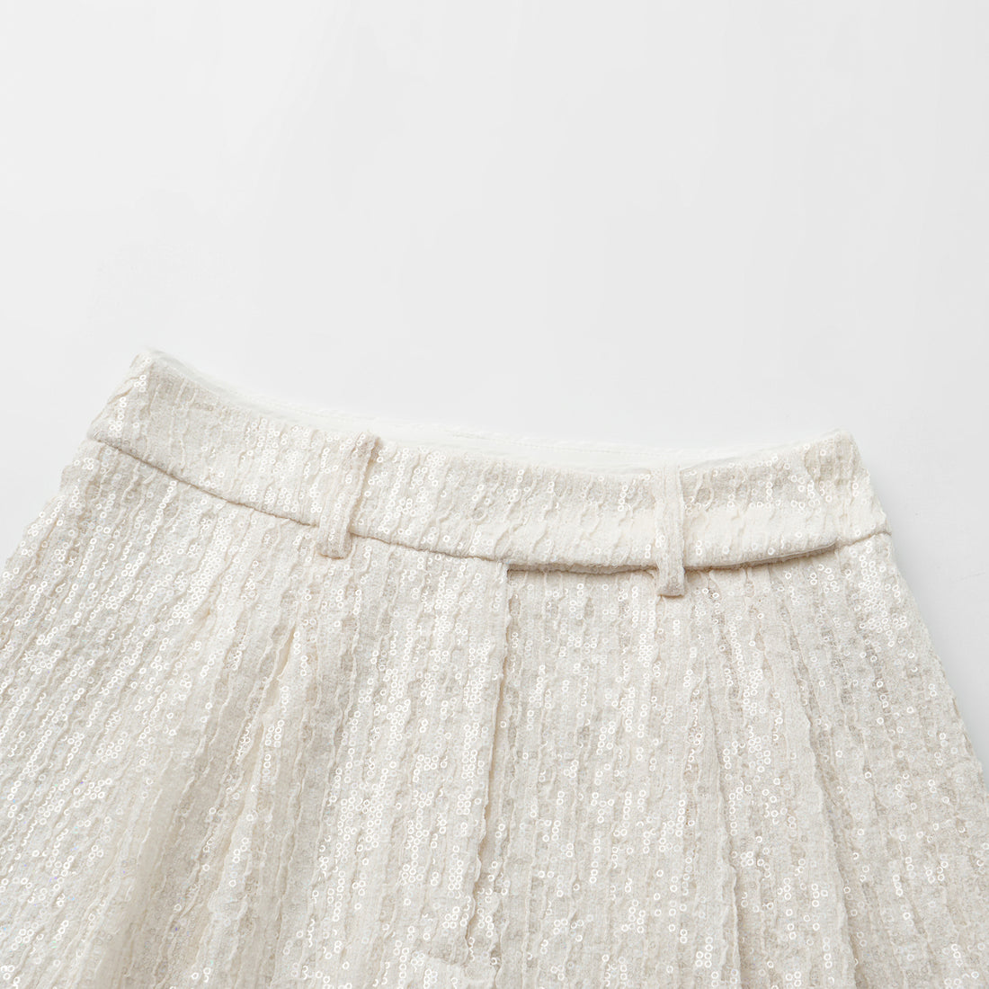"Weekend at Monaco." 鏤花工藝亮片蕾絲短褲—Moonlit Luster 盧卡月光