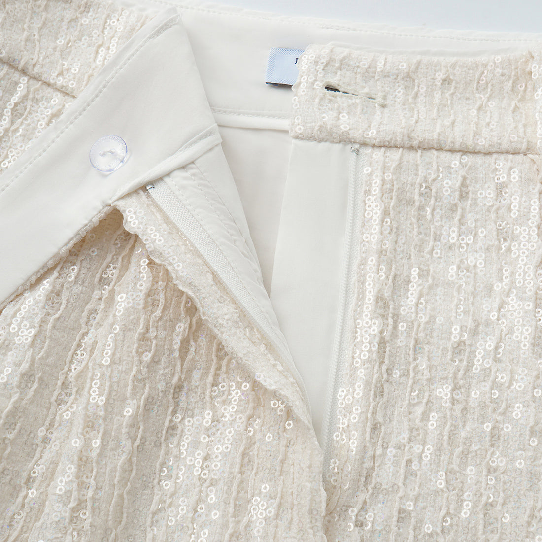 "Weekend at Monaco." 鏤花工藝亮片蕾絲短褲—Moonlit Luster 盧卡月光