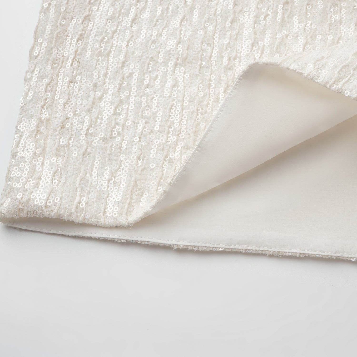 "Weekend at Monaco." 鏤花工藝亮片蕾絲短褲—Moonlit Luster 盧卡月光