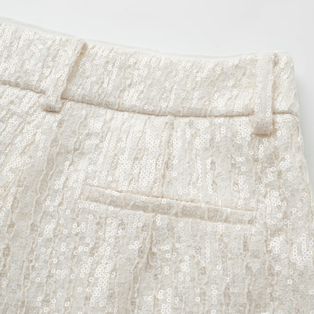 "Weekend at Monaco." 鏤花工藝亮片蕾絲短褲—Moonlit Luster 盧卡月光