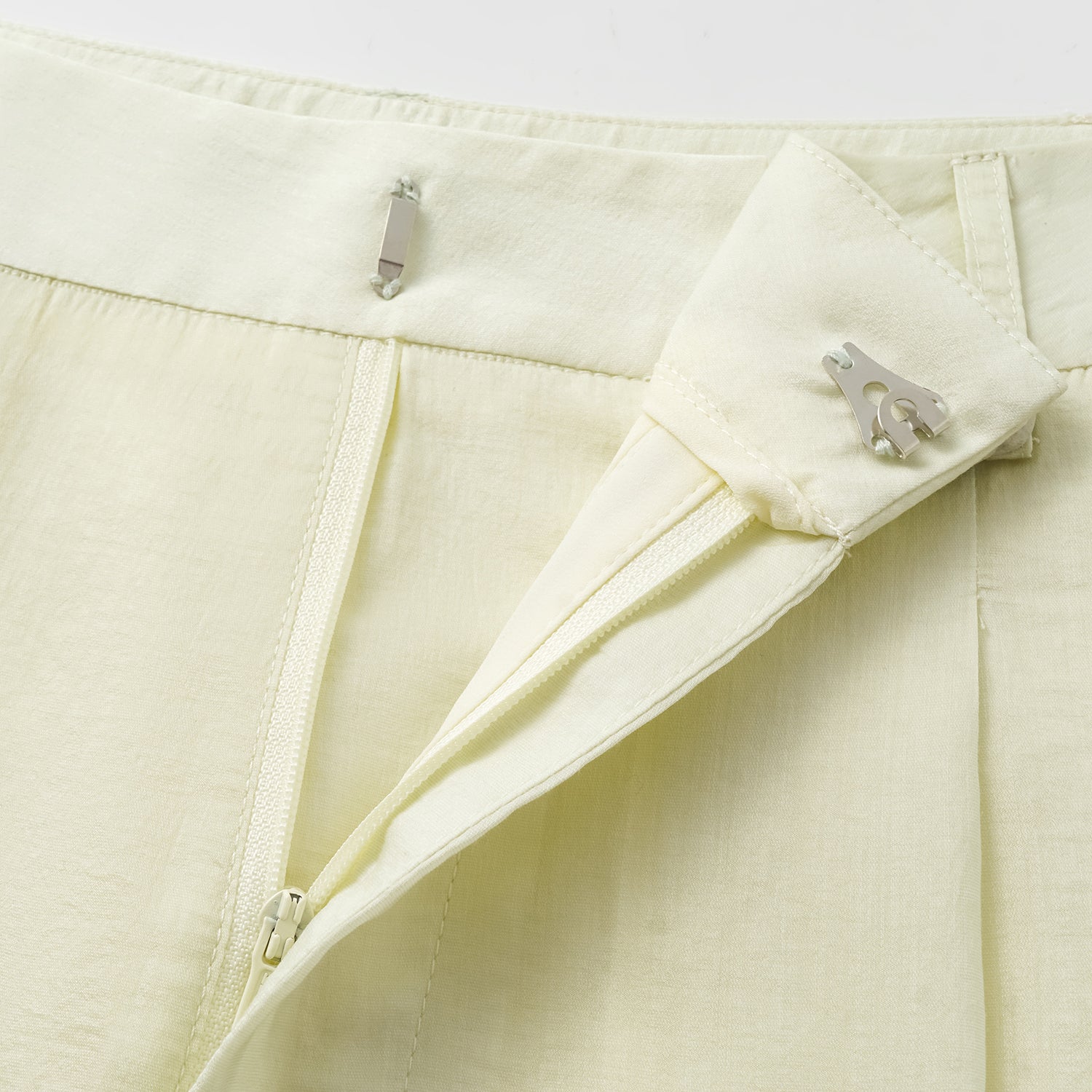 “知性時刻” 天絲緞面雪紡立體剪裁長褲—鵝黃