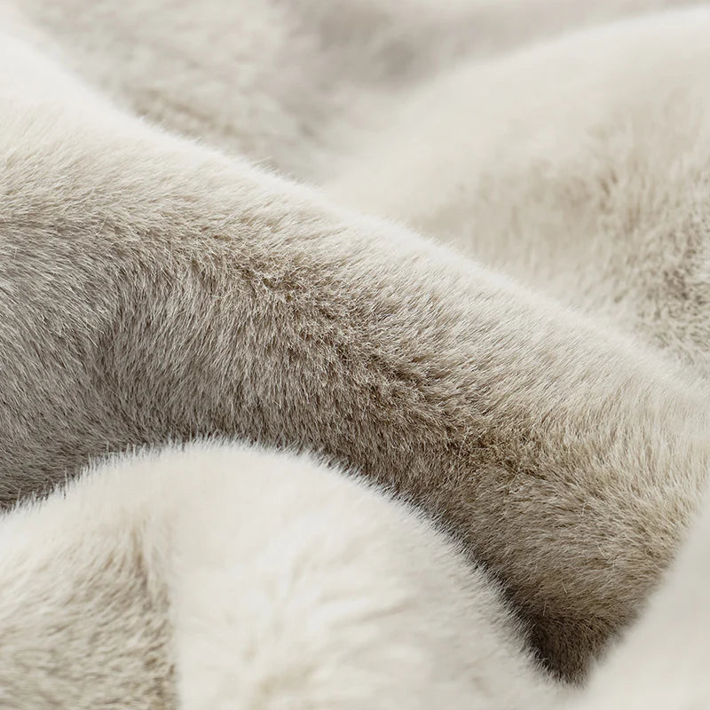 “Imperial Gala” 科技皮草國風馬甲背心—銀藍灰