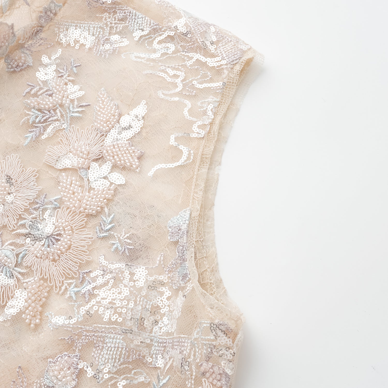 "Imperial Garden Teatime"點景白描奢華珠繡蕾絲輕國風上衣—Petal Silhouette花間影