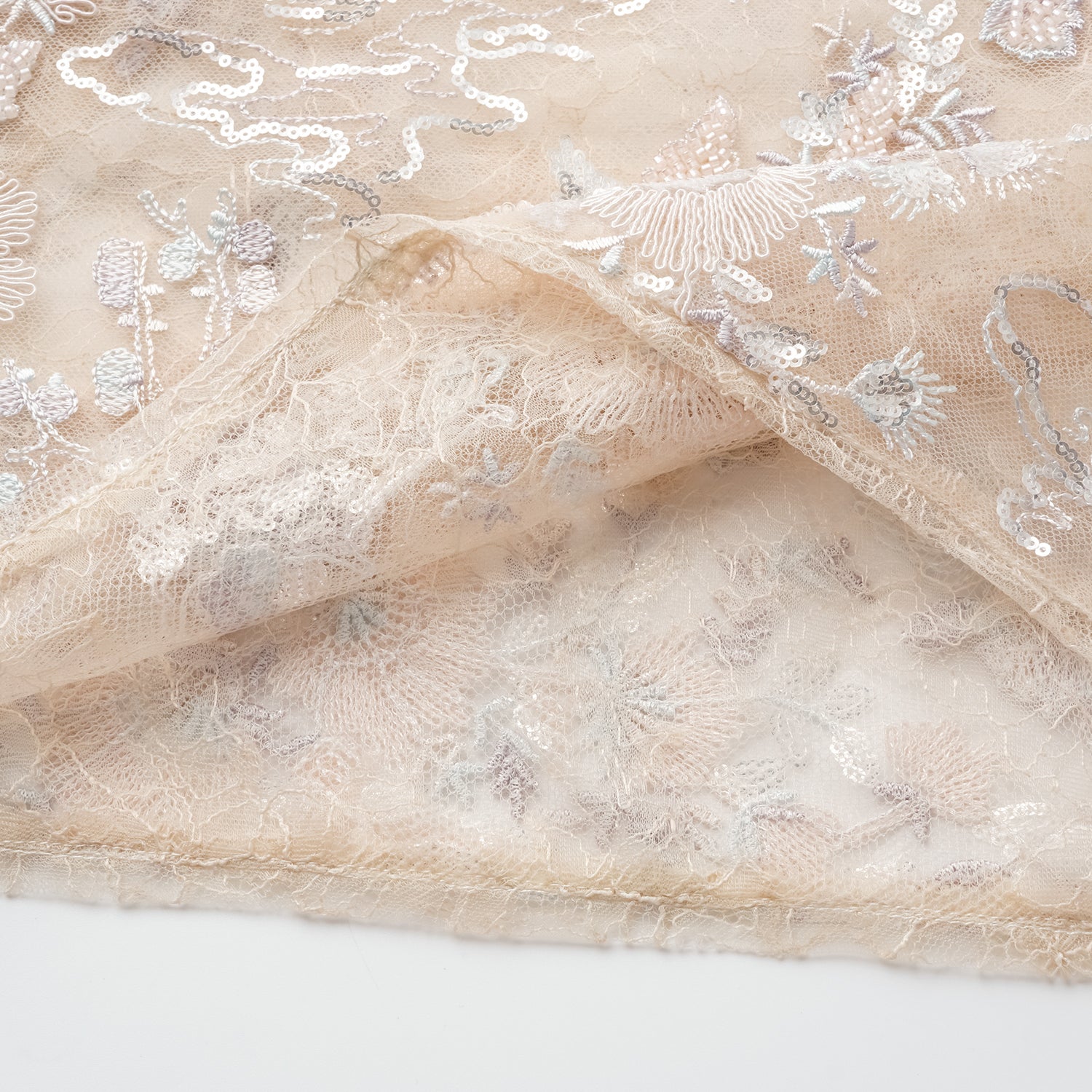 "Imperial Garden Teatime"點景白描奢華珠繡蕾絲輕國風上衣—Petal Silhouette花間影